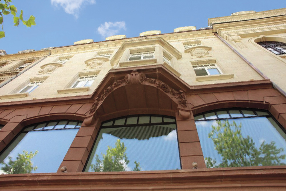 4-5	Liberty Avenue de la Liberté